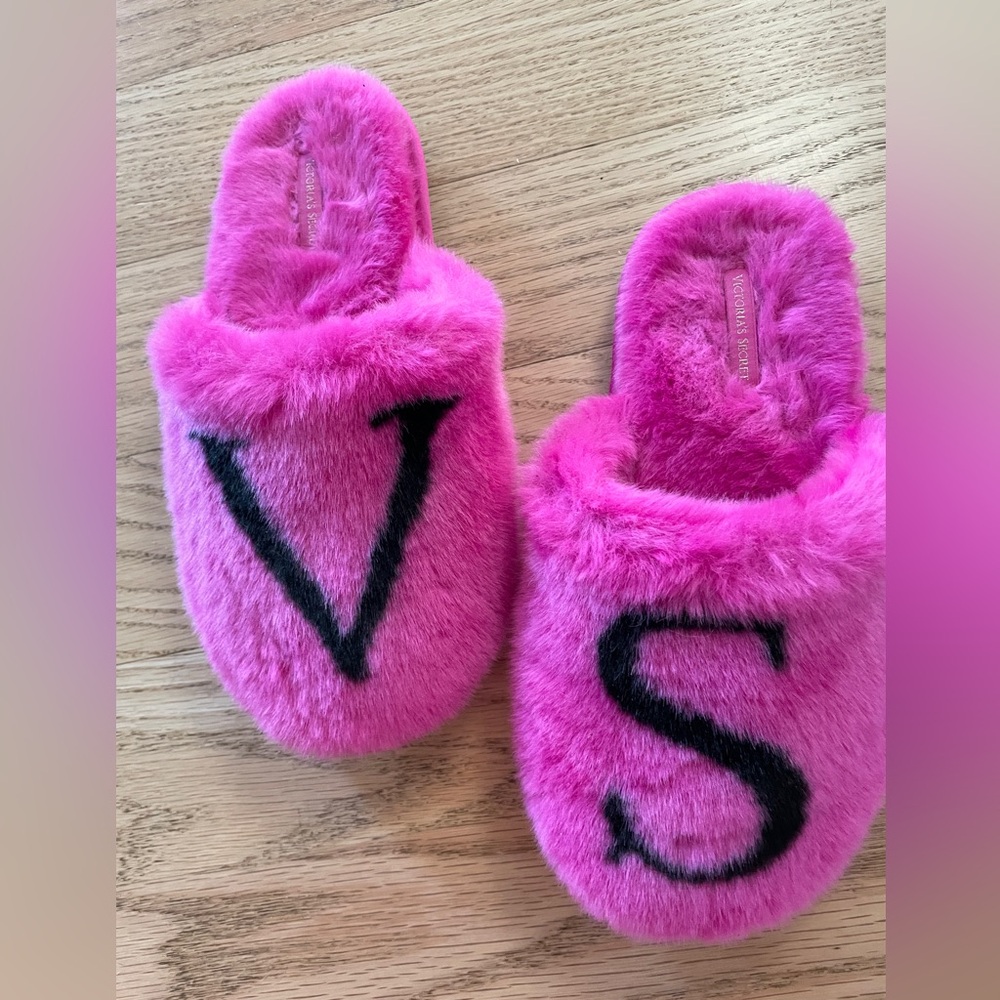 Victoria’s Secret Pink Faux Fur Slide Slippers with Black Lettering- size S